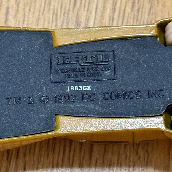 Vintage Ertl Bruce Wayne Batman Car DC Comics die-cast limousine 1992 yellow - Picture 6 of 6